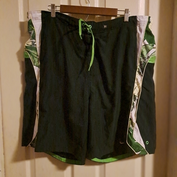 Nike men's XXL swimming shorts - Picture 1 of 3